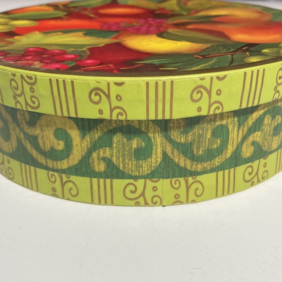 HARRY & DAVID BEAUTIFUL FESTIVE ROUND BOX FILLED WITH 24 TEA LIGHTS - Picture 5 of 8